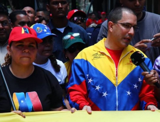 Foto: Con el Mazo Dando