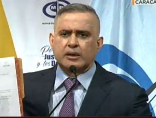 Foto: Con el Mazo Dando
