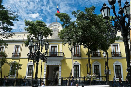 CASA-AMARILLA-600