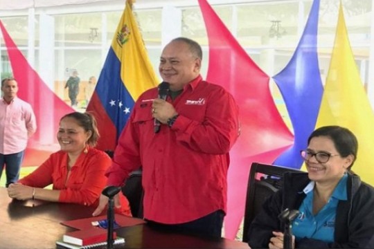 Foto: Con el Mazo Dando