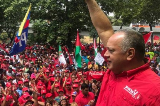 Foto: Con el Mazo Dando