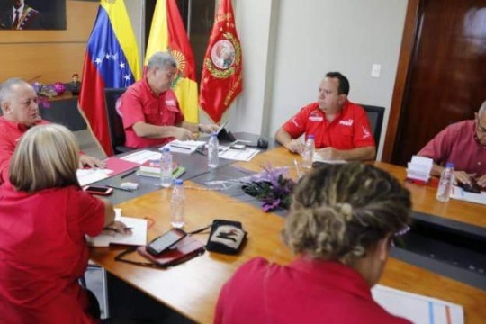 Foto: Con el Mazo Dando