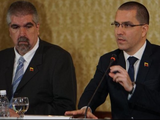 Foto: Con el Mazo Dando