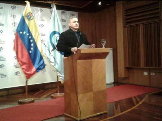 Foto: Con el Mazo Dando