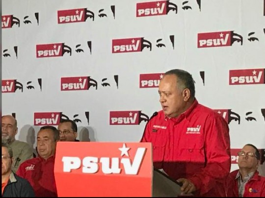 Foto: Con el Mazo Dando