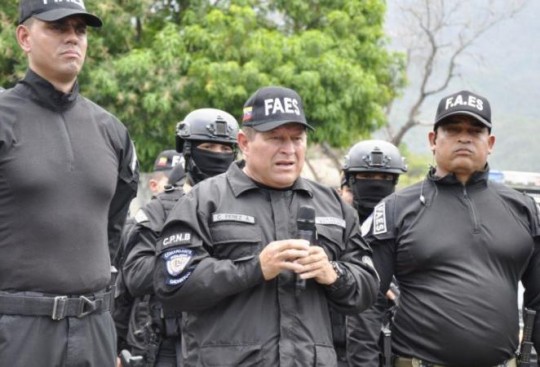 Foto: Con el Mazo Dando
