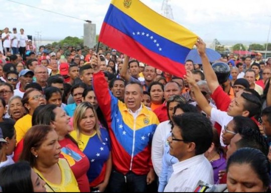 Foto: Con el Mazo Dando