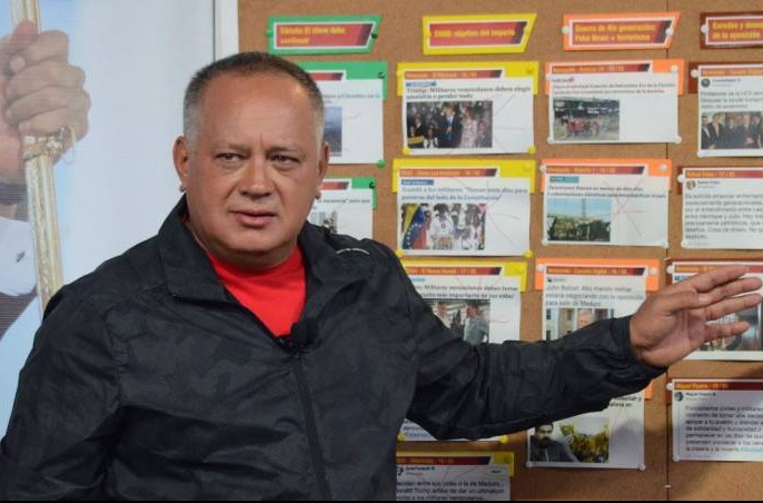 Foto: Con el Mazo Dando