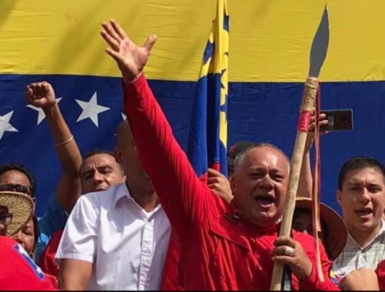 Foto: Con el Mazo Dando