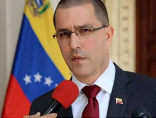 Foto: Con el Mazo Dando