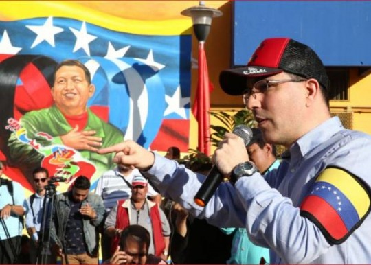 Foto: Con el Mazo Dando