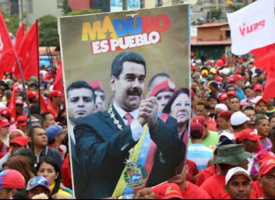 Foto: Con el Mazo Dando