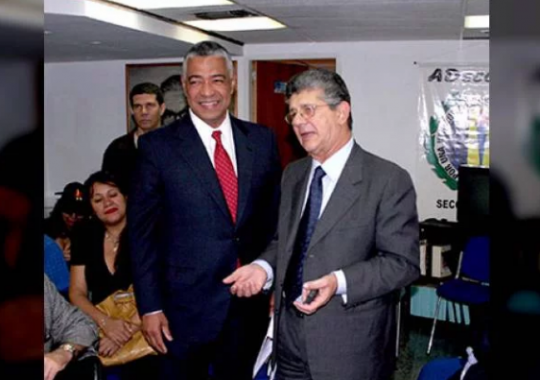 Foto: Con el Mazo Dando