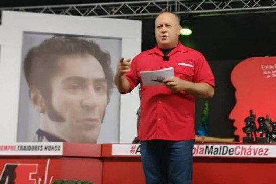 Foto: Con el Mazo Dando