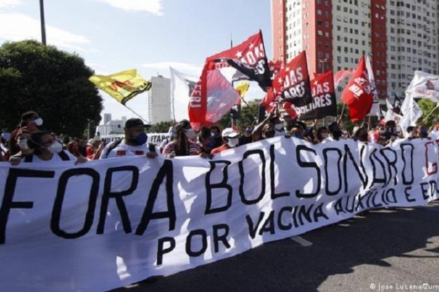 Miles de personas salen a las calles en Brasil para protestar contra ...