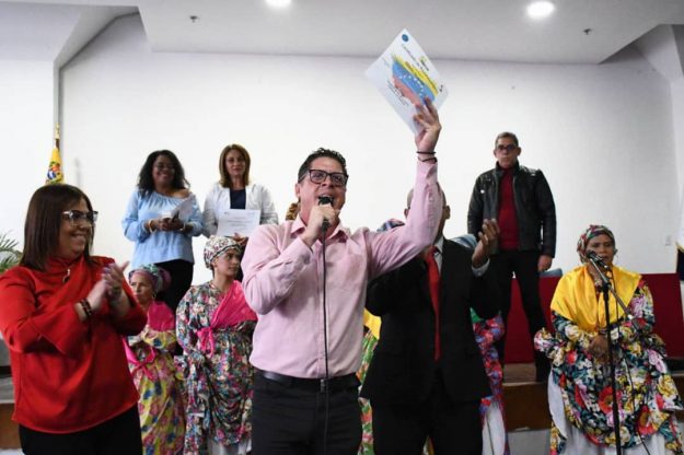 LAUICOM entregó certificados de la XI de la cohorte del Diplomado de ...